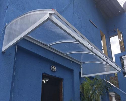 Toldo Fixo em Policarbonato Alveolar